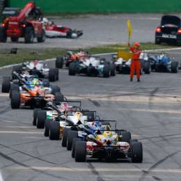 Carrera suspendida por mala conducta