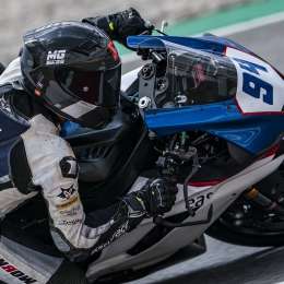 Andrés González completó la primera carrera en Barcelona