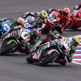 YAMAHA Y KAWASAKI, LAS FIRMES POSTULANTES AL TITULO DEL SUPERBIKE 