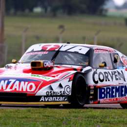 Pole y récord para Rossi