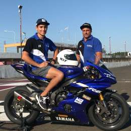 EL PILOTO INTERNACIONAL, EZEQUIEL ITURRIOZ, SE VISTE DE AZUL