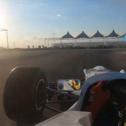 A bordo: Rossi al mando de un F1