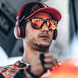 Lecouna dominó bajo la lluvia