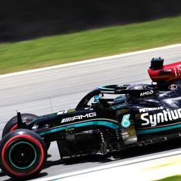 Hamilton ganó y achicó en el campeonato