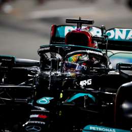 Hamilton ganó y descontó