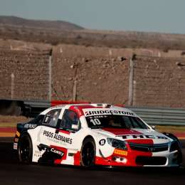 Azar festejó en un infartante final