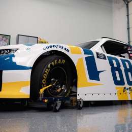 Dale Earnhardt Jr. presentó el Chevrolet para su regreso