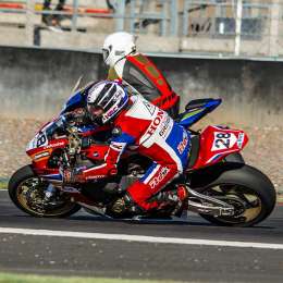 Dos hombres y una corona