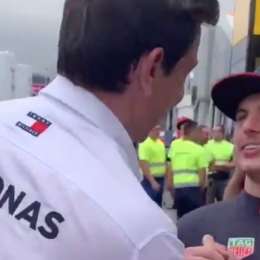 El saludo de Hamilton y Wolff al Campeón