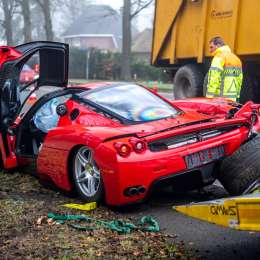 ¡Chocó una Ferrari de 2 millones de dólares!