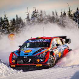 Thierry Neuville es líder en el Rally de Suecia