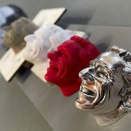 Castroneves da la cara