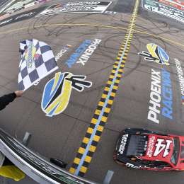 Nascar: el novato del año ganó en Phoenix