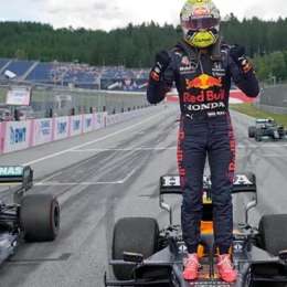 Verstappen tiene cláusula de rescisión en Red Bull