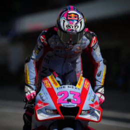 Victoria de Bastianini y show de Márquez