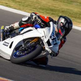 Solorza estrenó su Yamaha R1