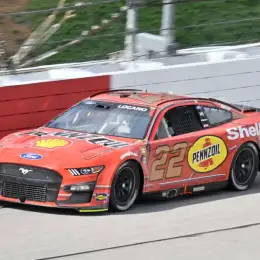 Nascar: Joey Logano, con pole position en Darlington