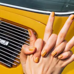 Pintarse las uñas color Porsche