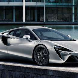 La Reina Elizabeth II tiene su McLaren personalizado