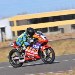 Farías atacó en el final y ganó en la Junior Cup