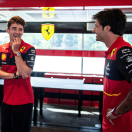 1-2 de Ferrari en la FP1