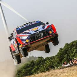 Tänak recuperó la punta en Cerdeña