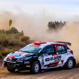 Federico Villagra corre con su hijo de navegante