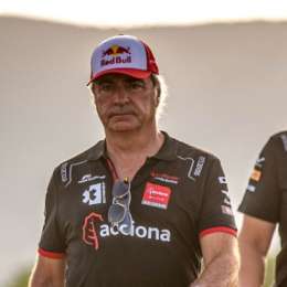 Tras el golpe, Carlos Sainz dejó el hospital y se enojó