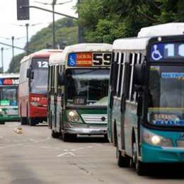 Aumentarán un 40% los pasajes de colectivos y trenes