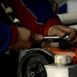 Arde el TC: un motorista arremetió contra un piloto