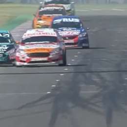 VIDEO: Chapur y Pernía se tocaron hasta después de la bandera a cuadros en el TN