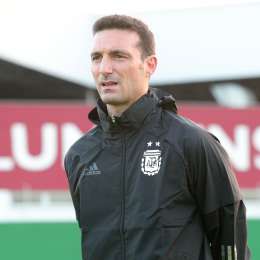 ¿Quién es el piloto que compartió cancha con Lionel Scaloni?