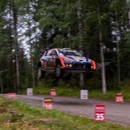 Rally Mundial: Tanak sigue al frente, pero se acercó Rovanpera