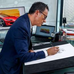 VIDEO: la evocación artística de Ferrari en el recuerdo a don Enzo