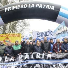 La marcha encabezada por la CGT y la CTA llegó al Congreso