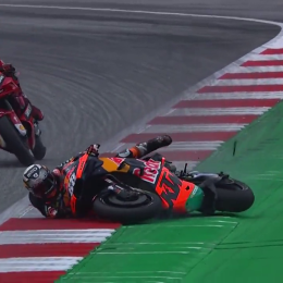 VIDEO: se cayó y casi ocurre una tragedia en MotoGP