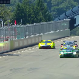 VIDEO: lideraba por 22 segundos, levantó para celebrar y perdió la carrera