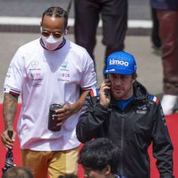 Lewis Hamilton reconoció su culpa y le respondió a Alonso por el insulto