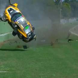 VIDEO: espectacular vuelco de un Porsche en el circuito de Imola