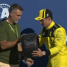 VIDEO: Batistuta le entregó a Leclerc el premio por la pole position de F1 en Monza
