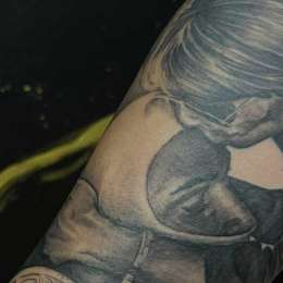 VIDEO: el espectacular tatuaje que un piloto se hizo por el Día de la Madre