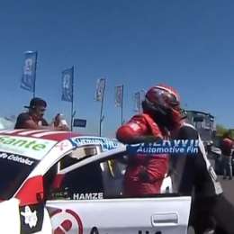 VIDEO: ¡insólito! se rompió su auto, quiso correr con el de su compañero pero no pudo