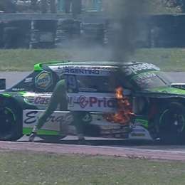 VIDEO: ¡Susto en las Series del TC Pista! Se prendió fuego el auto de Chapur
