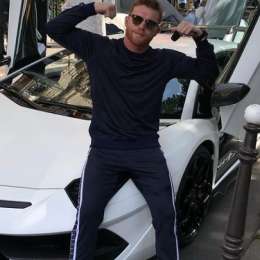 VIDEO: ¿le hará competencia a Messi? Canelo Álvarez y su lujosa colección de autos