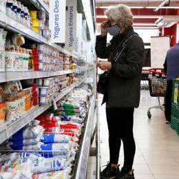 Golpe al bolsillo: la inflación anual de 2022 y 2023 sería del 100%, según los economistas del REM