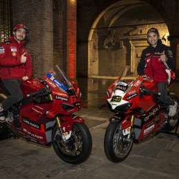 Ducati festejó con "Pecco" Bagnaia y Alvaro Bautista en Bologna