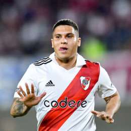 Bomba: Juanfer Quintero, con un pie y medio fuera de River