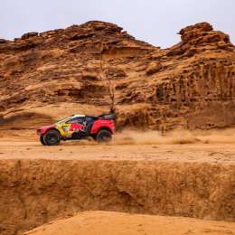 Sébastien Loeb festejó en la cuarta etapa del Dakar 2023