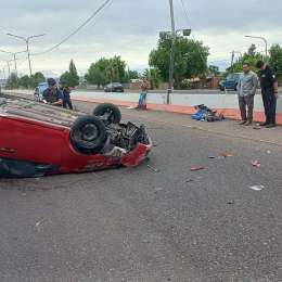 Una mujer se quedó dormida y protagonizó un fuerte accidente