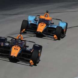 McLaren presentó el monoplaza que Rossi utilizará en la IndyCar